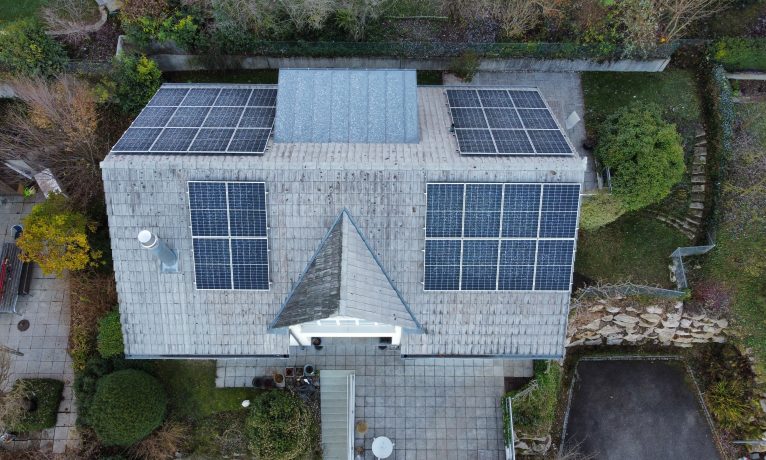 Photovoltaikanlage 13 kWp mit Batteriespeicher 4142 Münchenstein